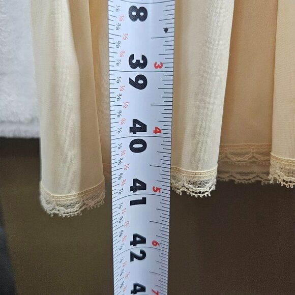 Vanity Fair Women's Beige Nightgown Sleepwear Chemise Size 40 Made In USA Nylon - Picture 9 of 9